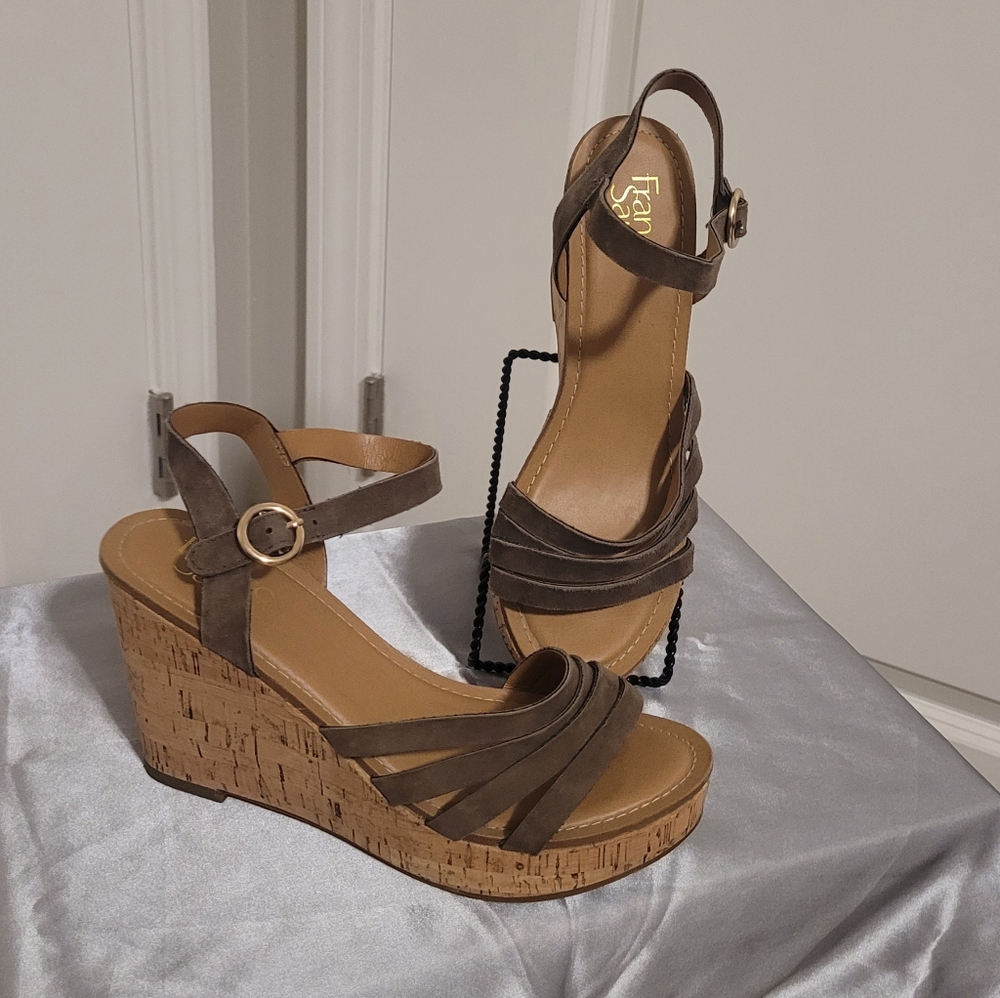 Strappy dark green wedge sandals size 8